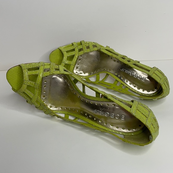 BCBG Pastel Lime Green Women’s Heels - Picture 2 of 4